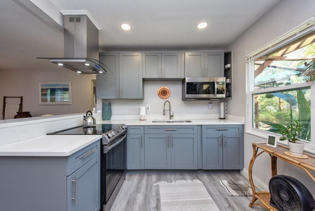 1325 54th Avenue N, Saint Petersburg, FL 33703 Photo