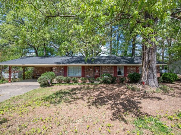 2600 Pin Oak, Starkville, MS 39759