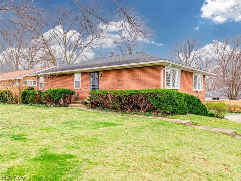 151 Roanoke Avenue , Cuyahoga Falls, OH 44221 Photo 2