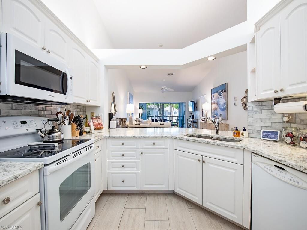 7074 Barrington Cir, Unit 202, Naples, FL 34108 Photo
