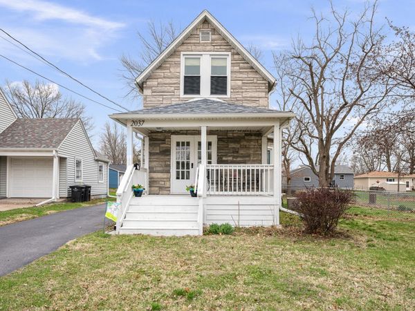2037 30th Street , Rock Island, IL 61201