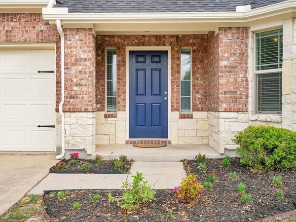 221 Bear Trail, Waxahachie, TX 75167