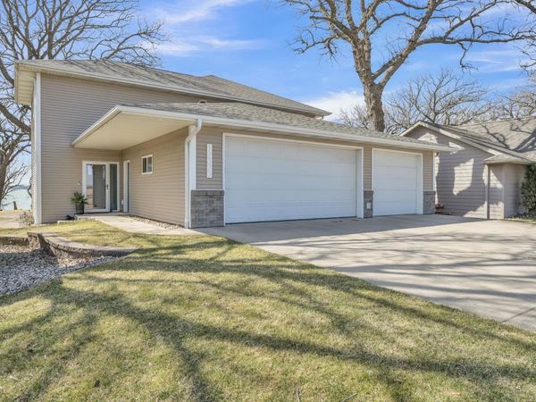 12375 253rd Avenue , Orleans, IA 51360
