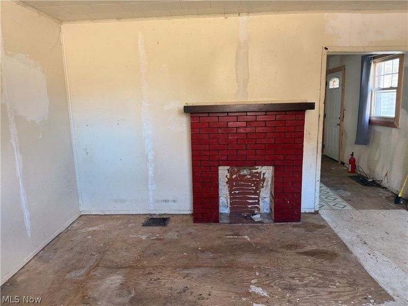 204 Trenton Avenue, Uhrichsville, OH 44683 Photo 3