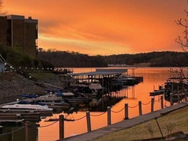 4274 Lakeshore Lane, Unit 100, Chattanooga, TN 37415