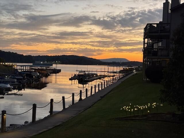 4274 Lakeshore Lane Chattanooga, TN 37415