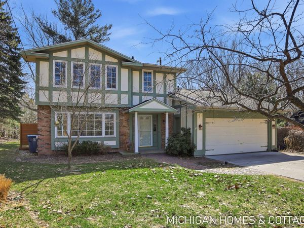 136 Crescent Drive, Grand Haven, MI 49417