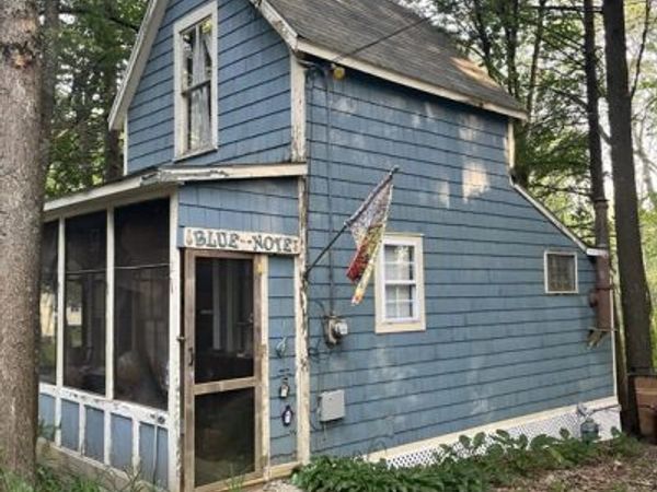 2 Merrill Ave, Hamilton, MA 01982