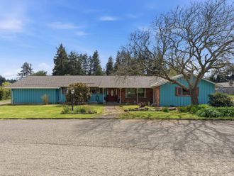 105 W 17th Place Coquille, OR 97423