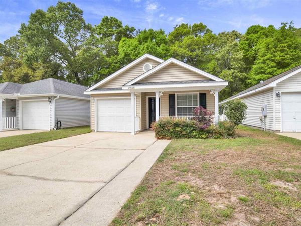 2388 Trailwood Dr, Cantonment, FL 32533