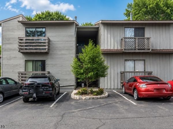 1002 Spruce Hills Dr, Glen Gardner, NJ 08826