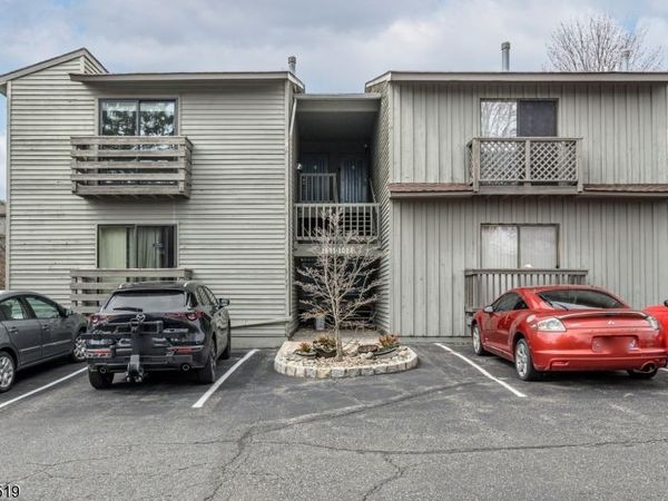 1002 Spruce Hills Dr, Glen Gardner, NJ 08826