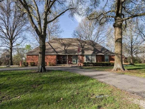 11 Skyline Drive, Adrian, MO 64720