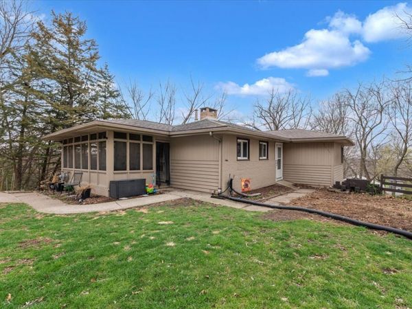 1588 Washington Street , Muscatine, IA 52761