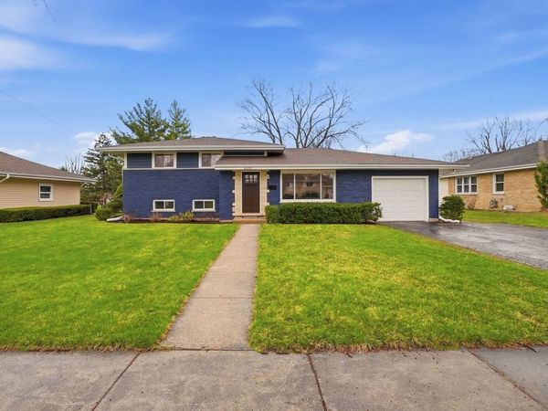 1430 E Emmerson Lane , Mount Prospect, IL 60056