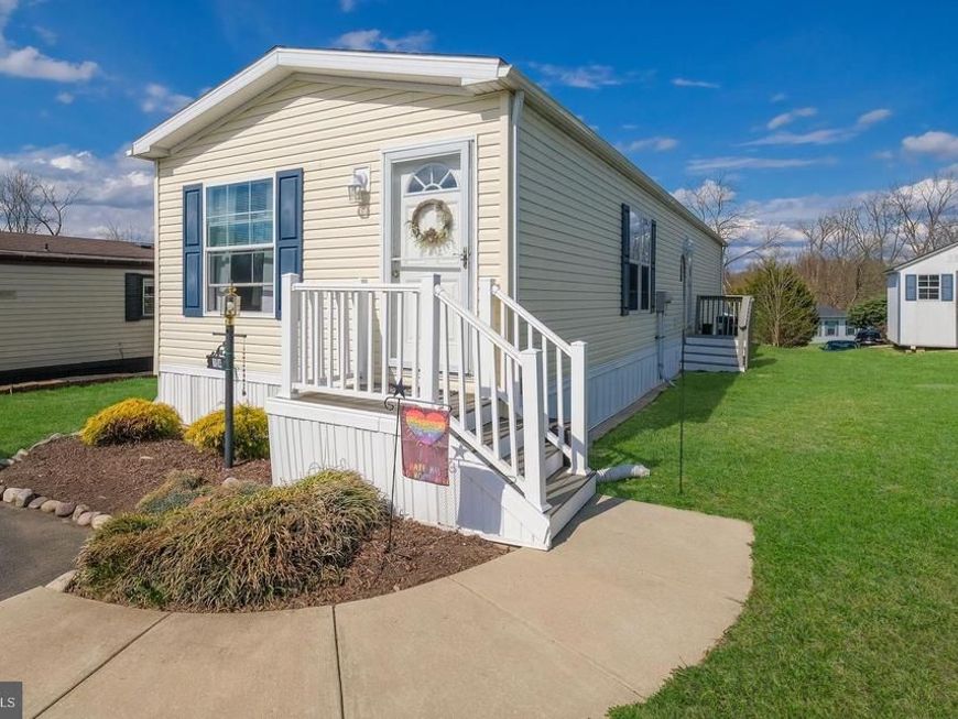 154 Hillside Ct , North Wales, PA 19454 Main Photo