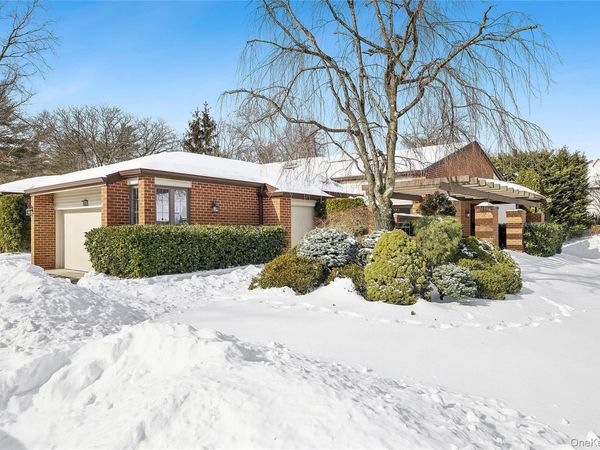 137 Darters Lane , Manhasset, NY 11030