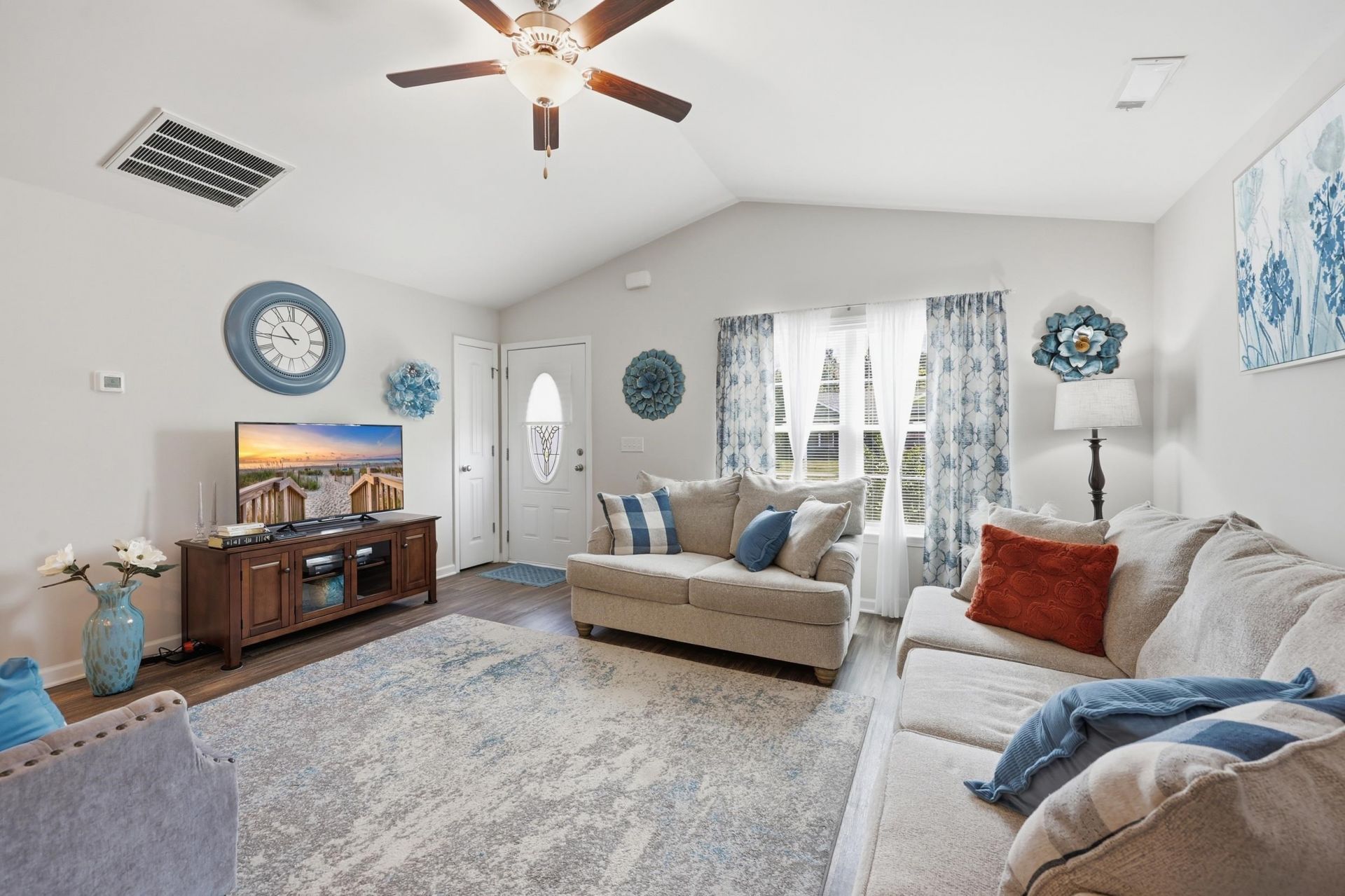 105 Rosewood Dr. Photo 5