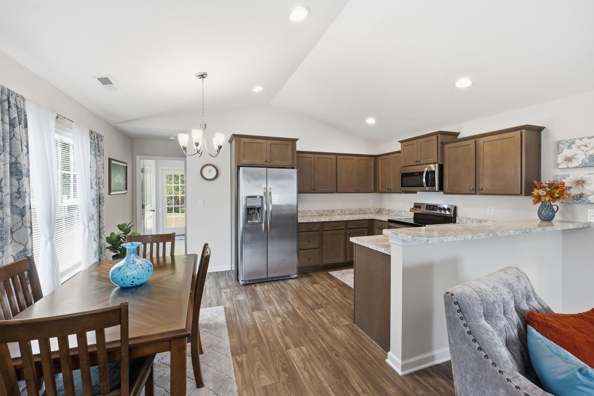 105 Rosewood Dr. Photo 7