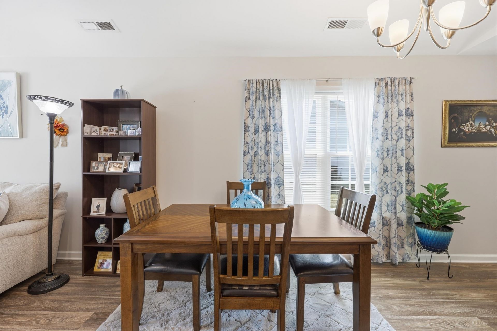 105 Rosewood Dr. Photo 9