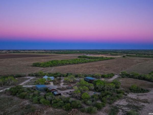 1444 County Road 120, Floresville, TX 78114