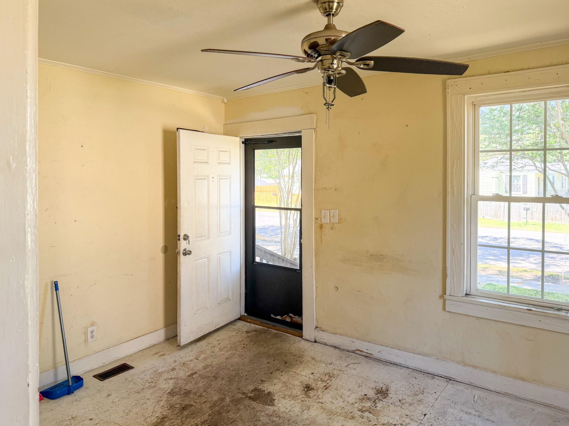 2659 Lawrence Street Photo 5