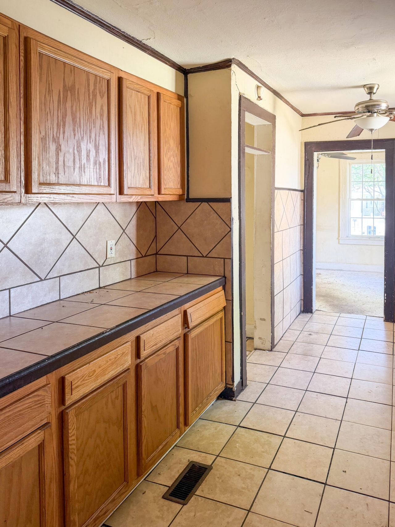 2659 Lawrence Street Photo 9