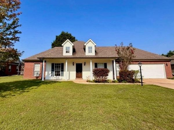 704 Savannah, Oxford, MS 38655