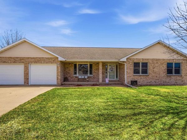 620 Melinda Drive, Peosta, IA 52068