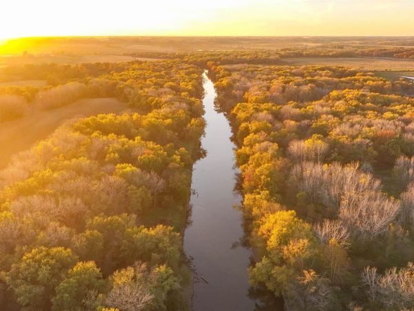 000 Usher Avenue, Rose Hill, IA 52586