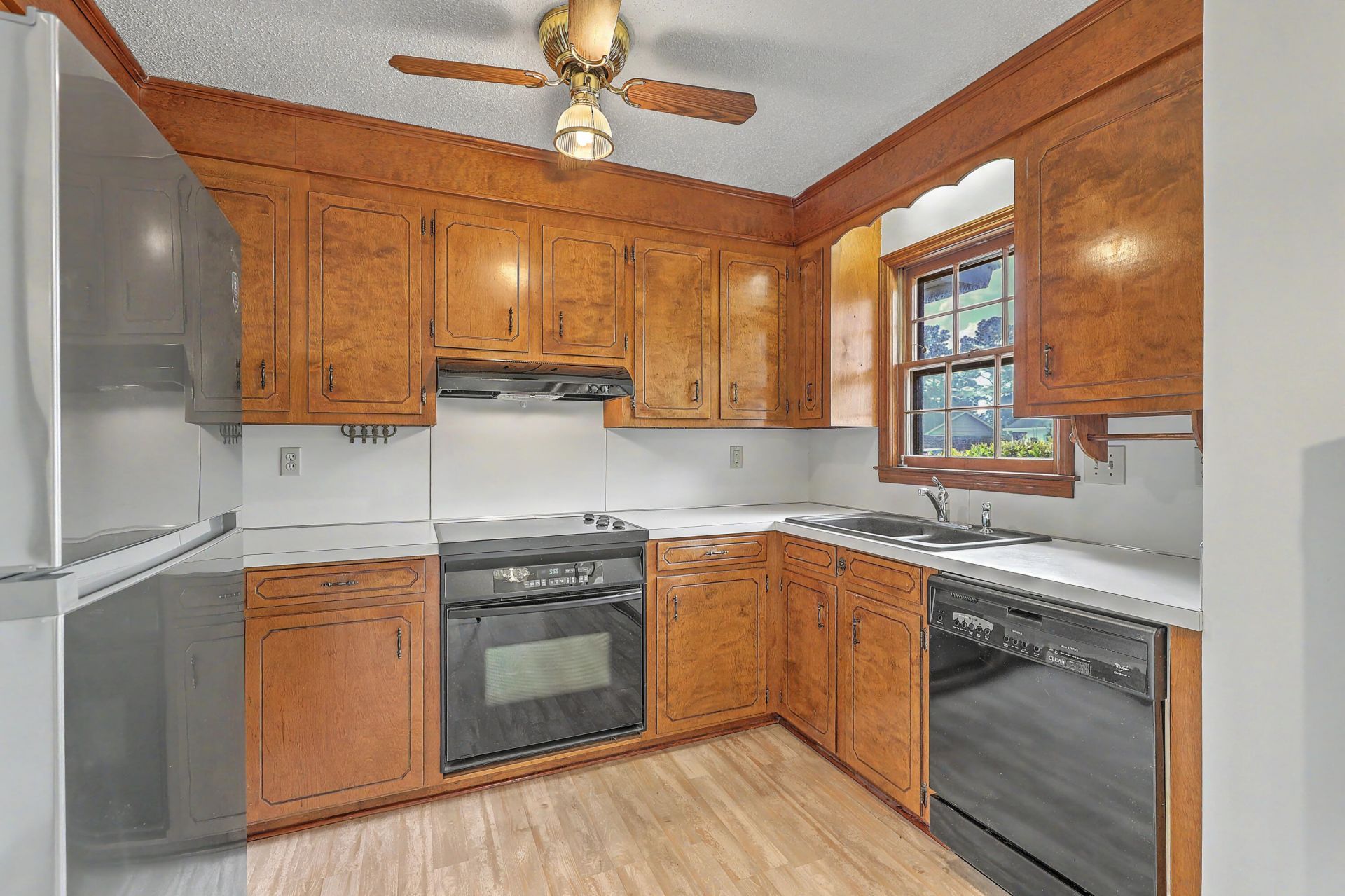 7744 Rosin Drive Photo 9