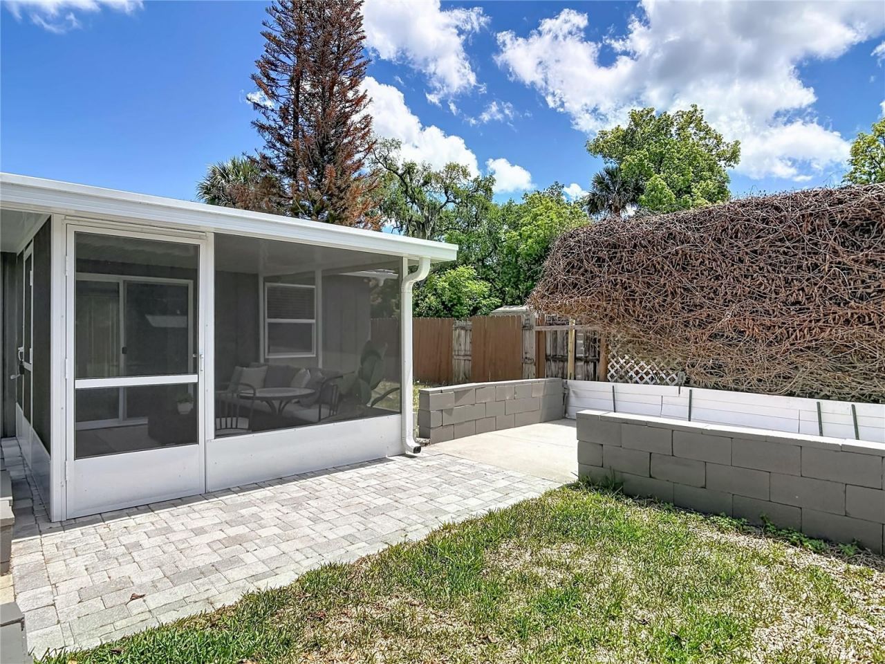 265 Newcomb Street, New Smyrna Beach, FL 32168 Photo