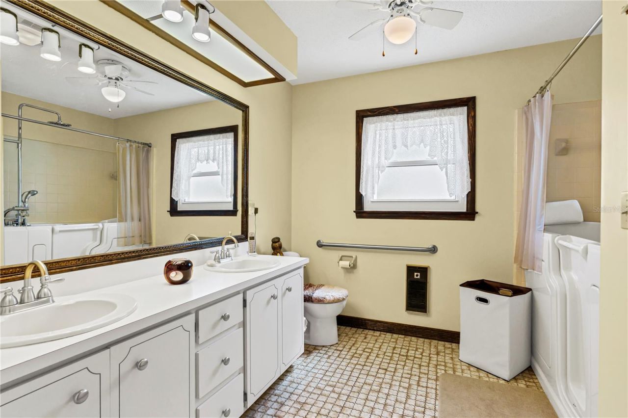 1500 Oak Forest Drive , Ormond Beach, FL 32174 Photo