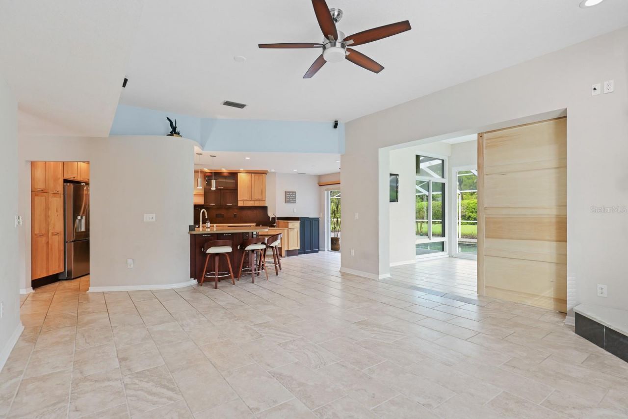 5208 Laurel Pointe Drive , Valrico, FL 33596 Photo