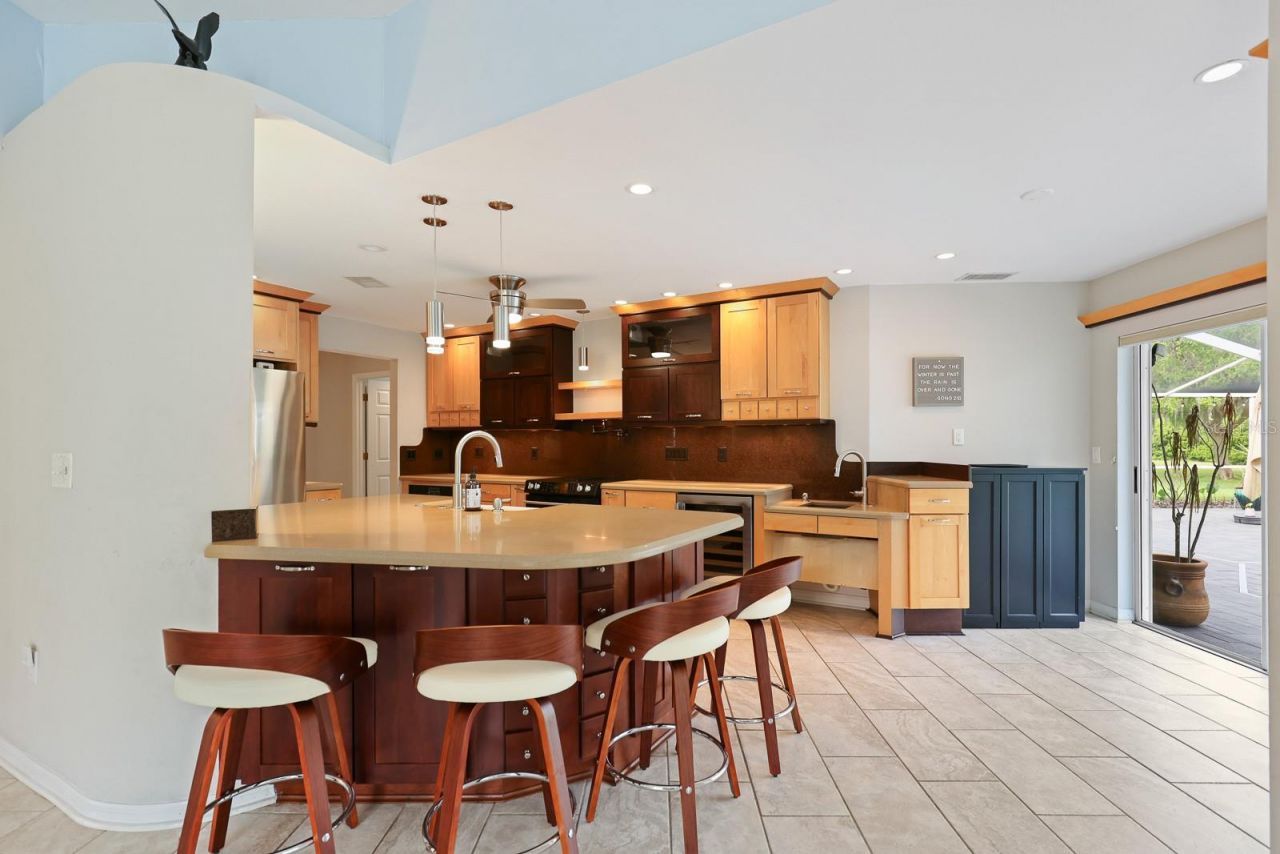 5208 Laurel Pointe Drive, Valrico, FL 33596 Photo