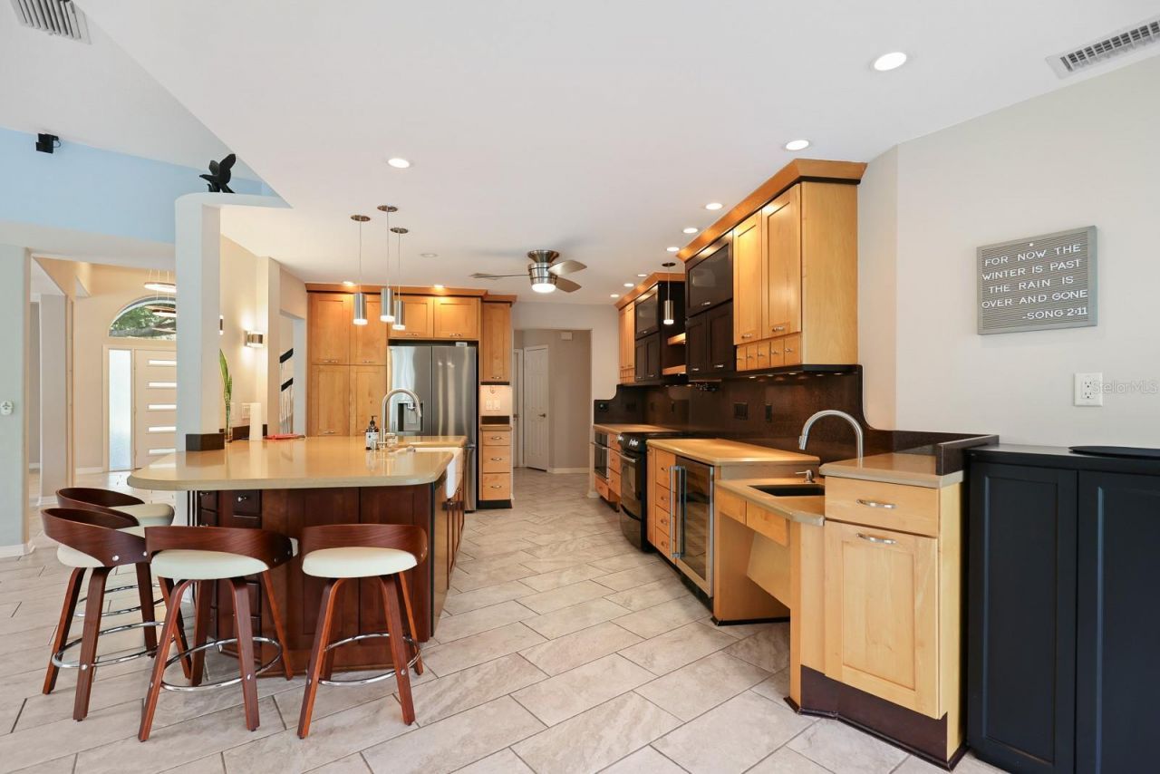 5208 Laurel Pointe Drive , Valrico, FL 33596 Photo