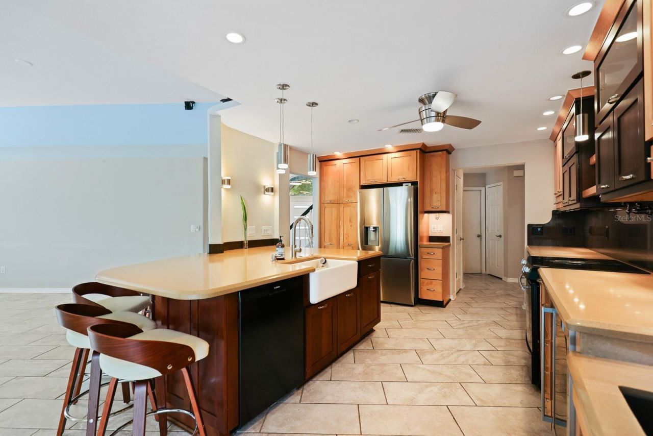 5208 Laurel Pointe Drive , Valrico, FL 33596 Photo