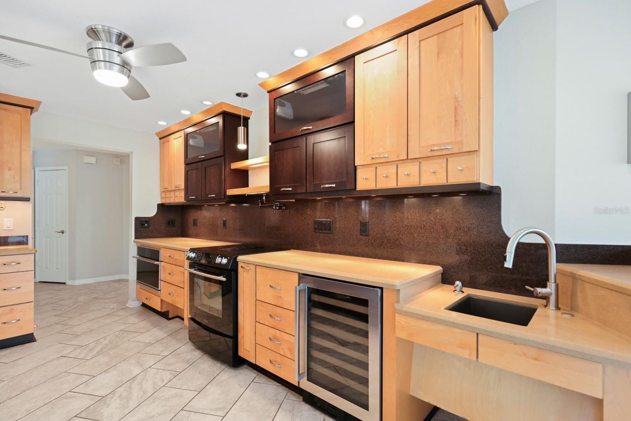 5208 Laurel Pointe Drive , Valrico, FL 33596 Photo