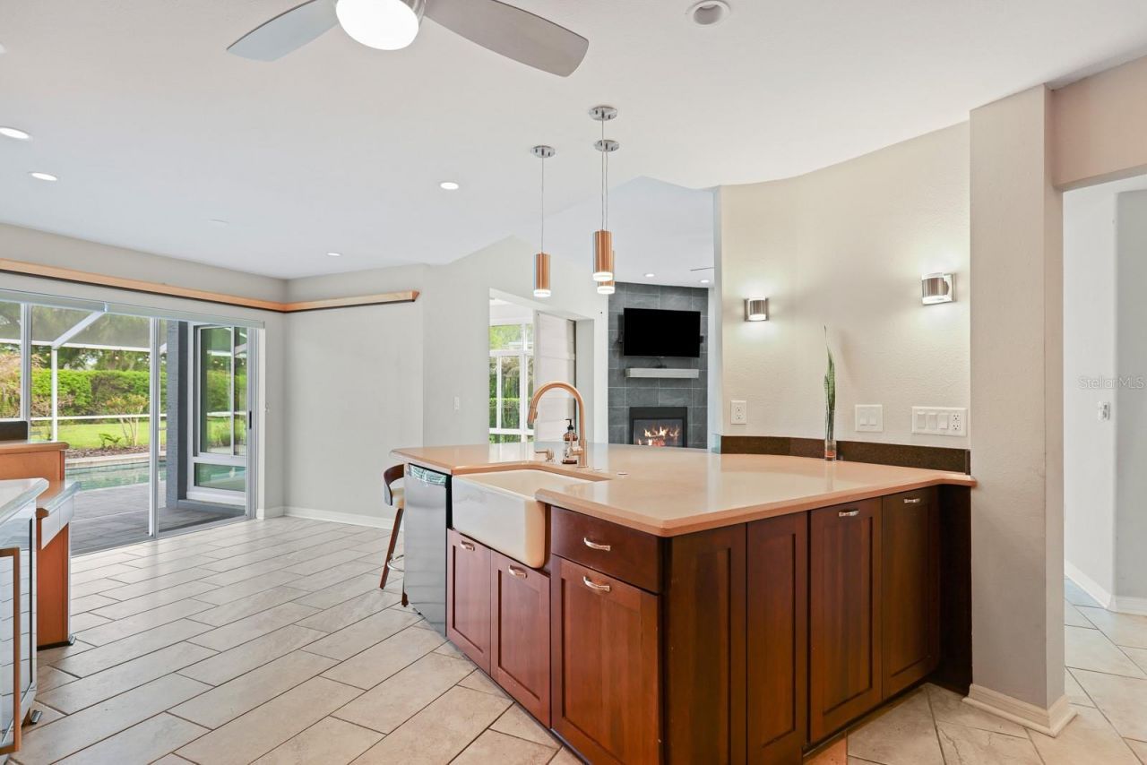 5208 Laurel Pointe Drive , Valrico, FL 33596 Photo