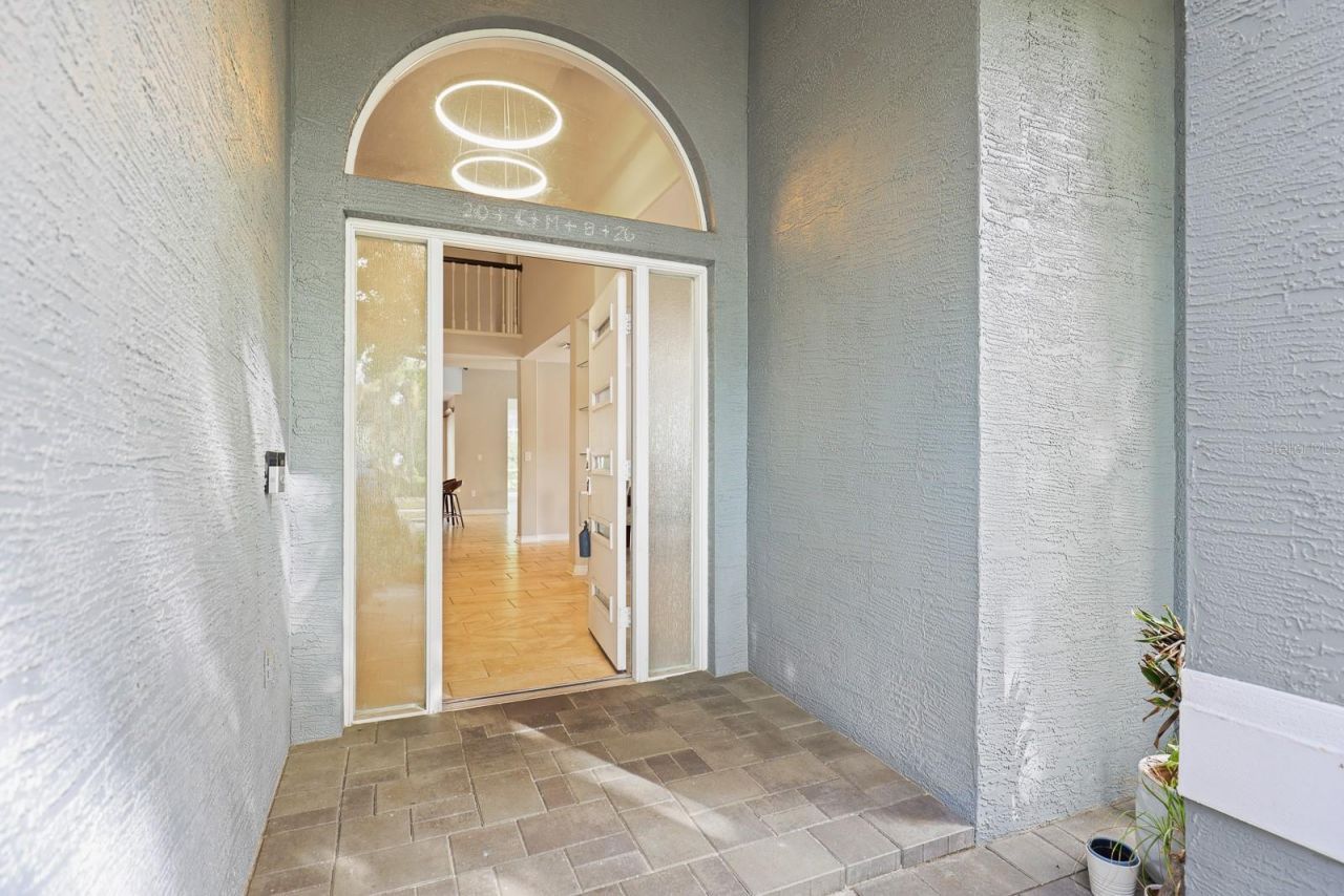 5208 Laurel Pointe Drive, Valrico, FL 33596 Photo