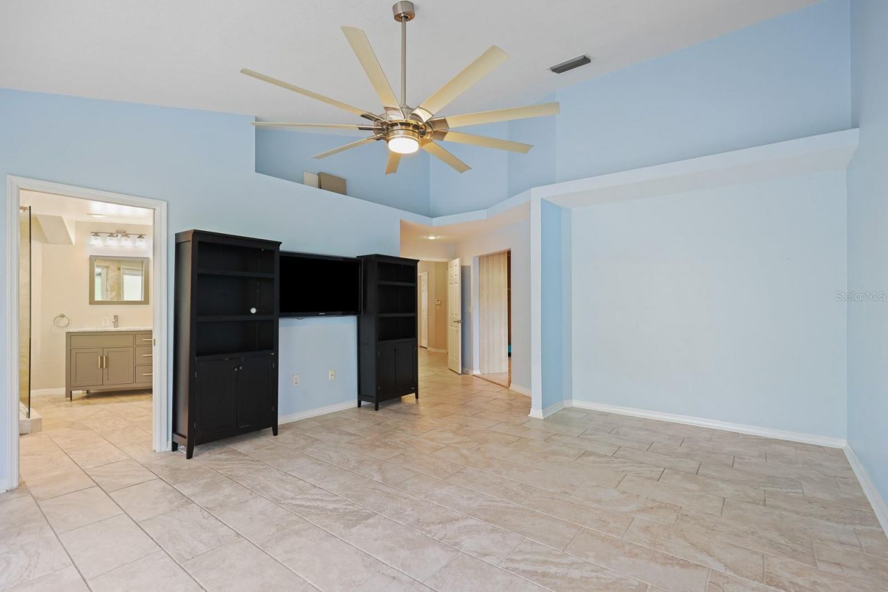 5208 Laurel Pointe Drive , Valrico, FL 33596 Photo