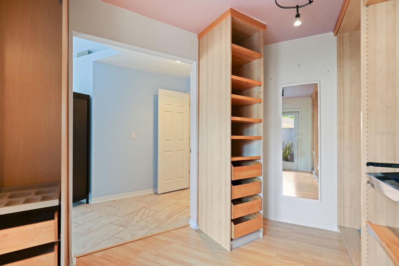 5208 Laurel Pointe Drive , Valrico, FL 33596 Photo