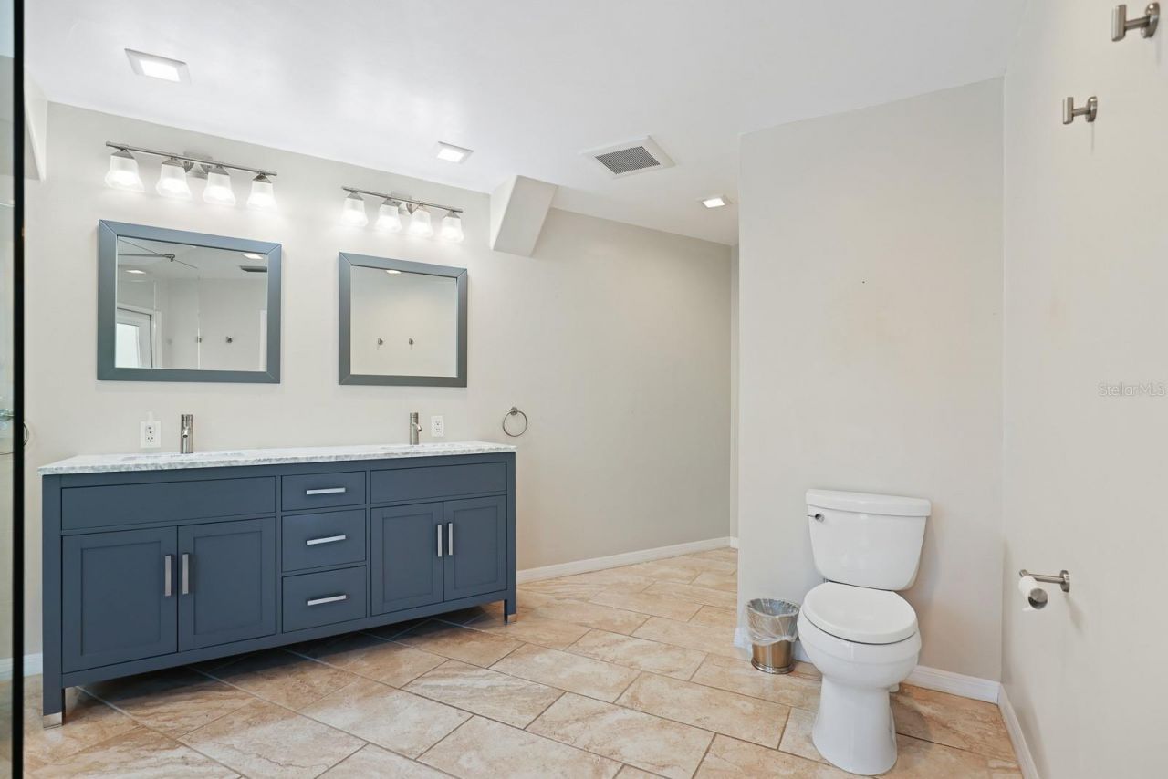5208 Laurel Pointe Drive, Valrico, FL 33596 Photo