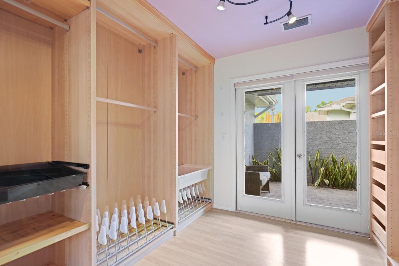 5208 Laurel Pointe Drive , Valrico, FL 33596 Photo