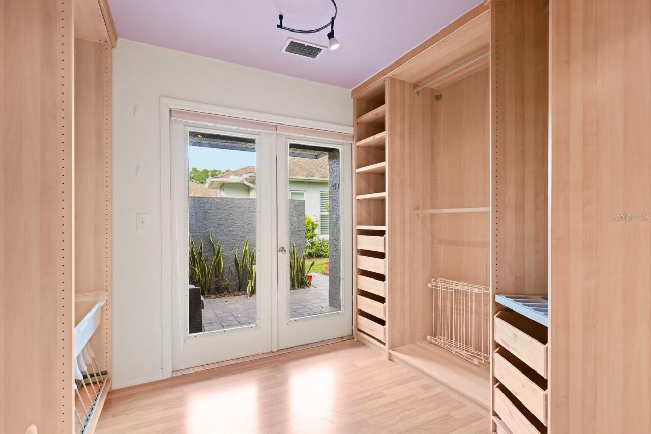 5208 Laurel Pointe Drive , Valrico, FL 33596 Photo