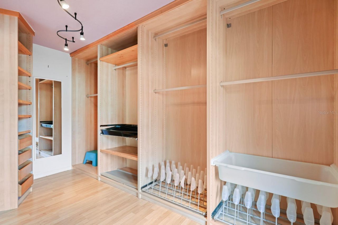 5208 Laurel Pointe Drive , Valrico, FL 33596 Photo