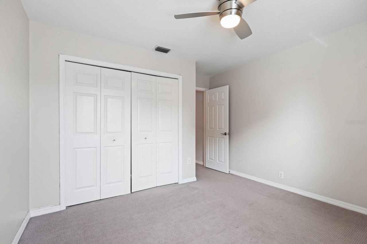 5208 Laurel Pointe Drive , Valrico, FL 33596 Photo