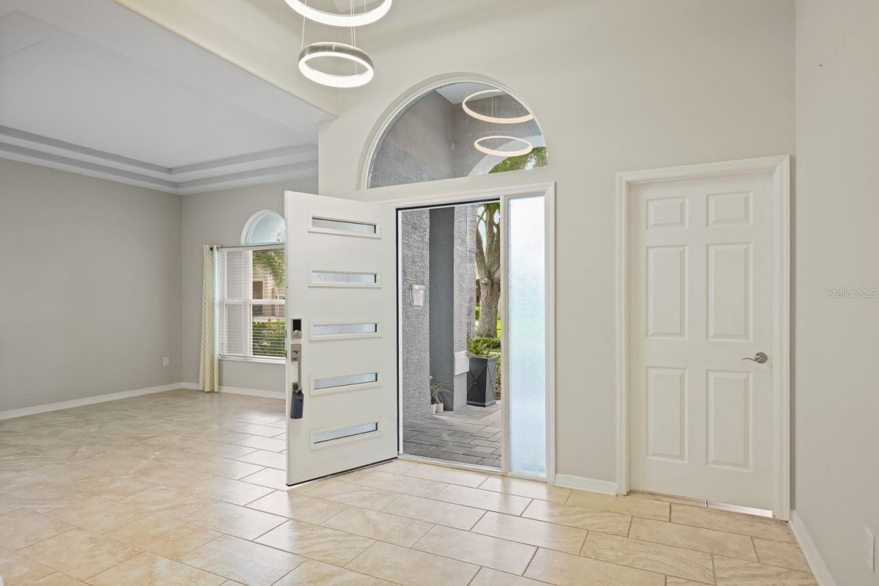 5208 Laurel Pointe Drive , Valrico, FL 33596 Photo