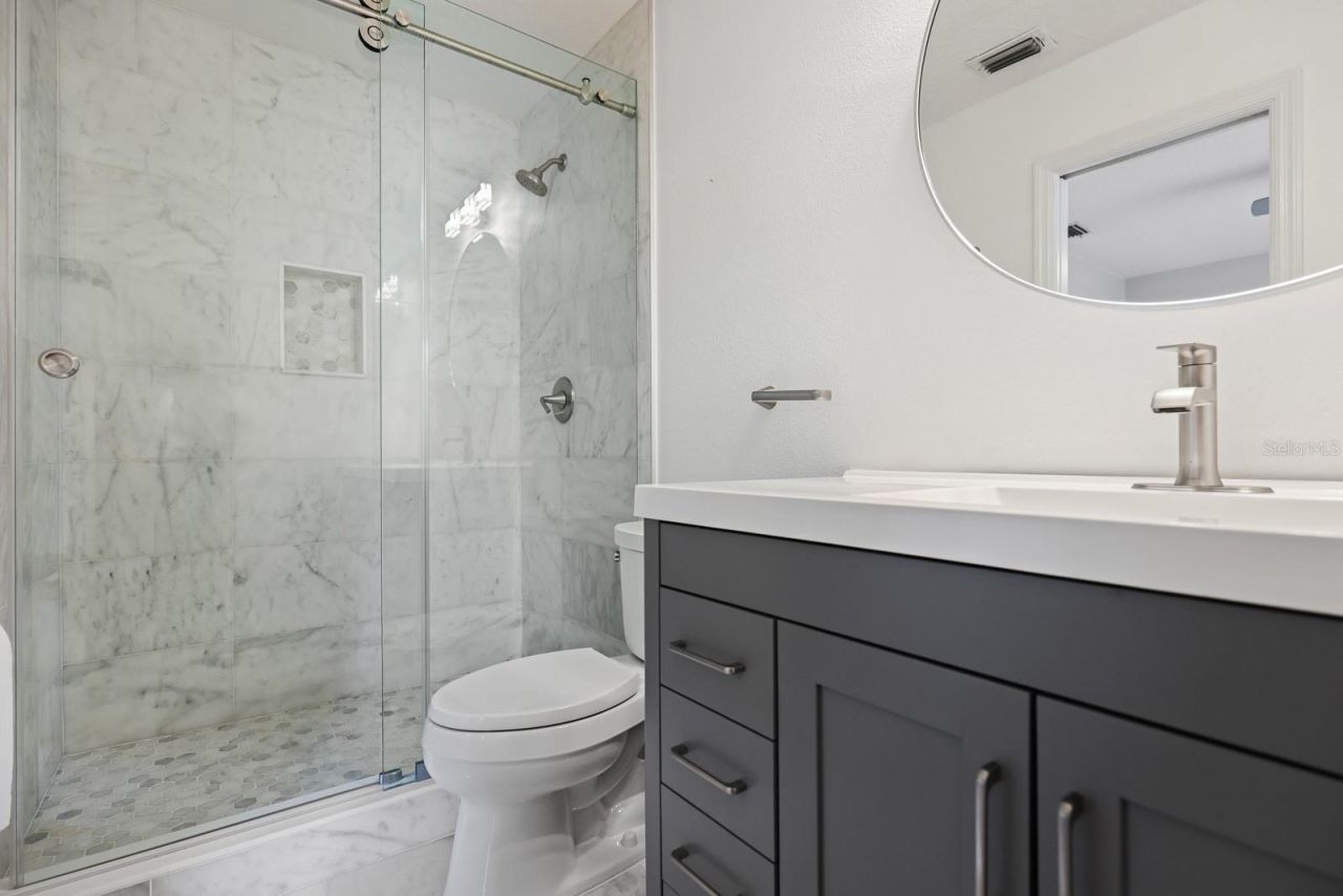 5208 Laurel Pointe Drive , Valrico, FL 33596 Photo