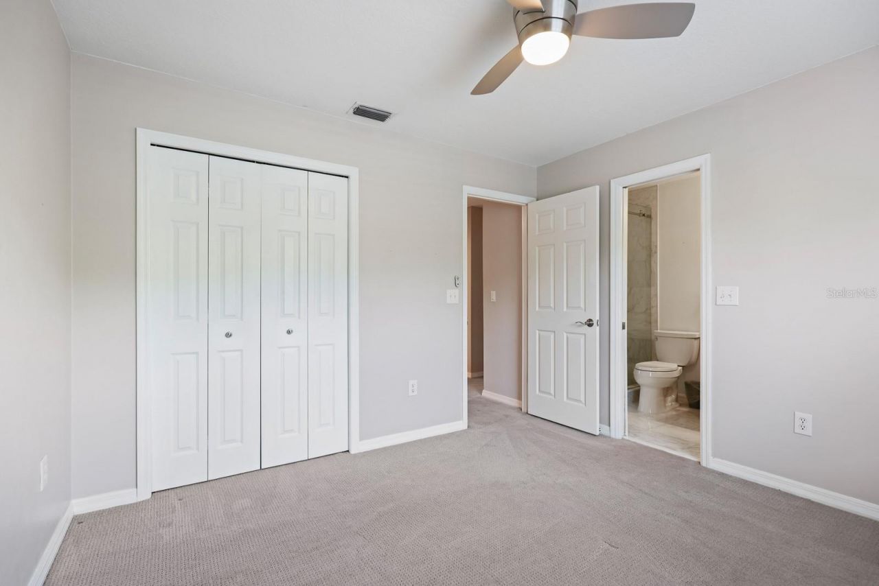 5208 Laurel Pointe Drive, Valrico, FL 33596 Photo